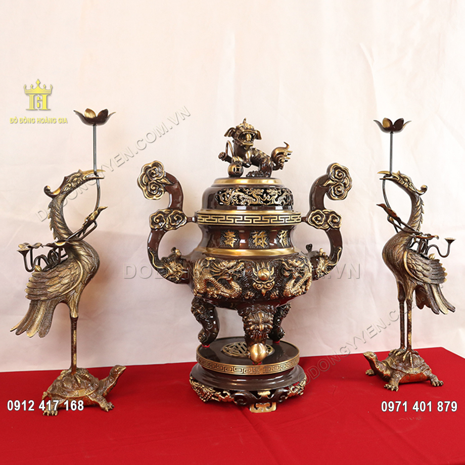 Ngo&agrave;i d&ugrave;ng để b&agrave;i tr&iacute; trong kh&ocirc;ng gian thờ c&uacute;ng, vật phẩm n&agrave;y c&ograve;n d&ugrave;ng l&agrave;m m&oacute;n qu&agrave; tặng bạn b&egrave; hay người th&acirc;n v&ocirc; c&ugrave;ng &yacute; nghĩa